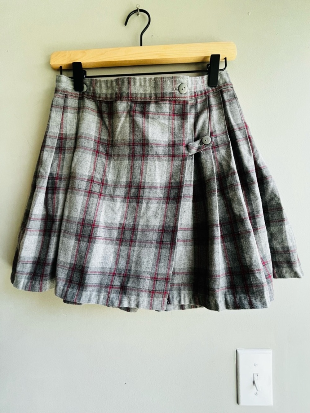 Dennis Girls Grey Plaid Pleated Skirt with Pink Accents Size 16